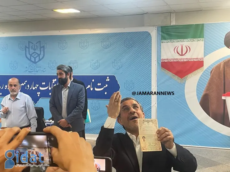 عکسی از همراهان احمدی‌نژاد در ستاد انتخابات 